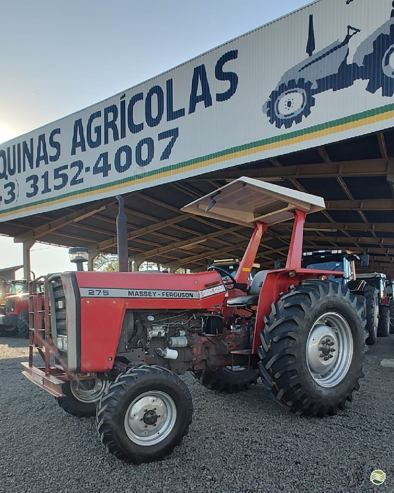 TRATOR MASSEY FERGUSON MF 275 Tração 4x2 GR Máquinas Agrícolas ARAPONGAS PARANÁ PR